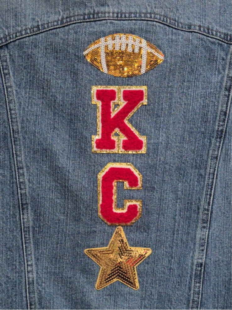 KC Chiefs Chenille Vertical Letters Jean Jacket, M Women’s