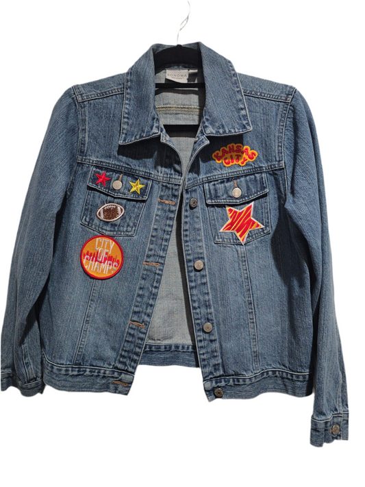 KC Chiefs Chenille Vertical Letters Jean Jacket, M Women’s