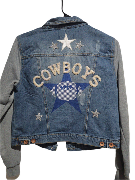 Dallas Cowboys Chic Jean Jacket with Sweatshirt Sleeves, M Women’s